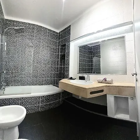 Spot Com Piscinas Exteriores E Interior! Apartamento Albufeira