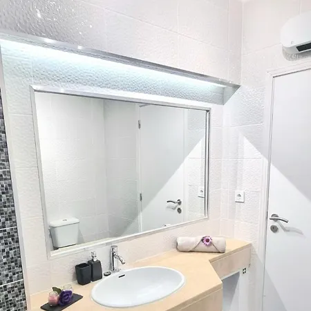 Apartamento Spot Com Piscinas Exteriores E Interior!