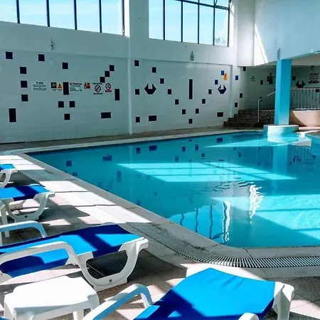 Spot Com Piscinas Exteriores E Interior! * Albufeira