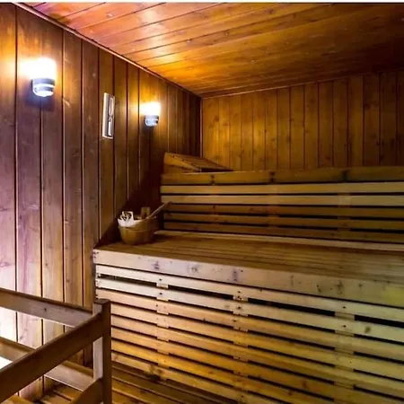 Apartamento Spot Com Piscinas Exteriores E Interior!