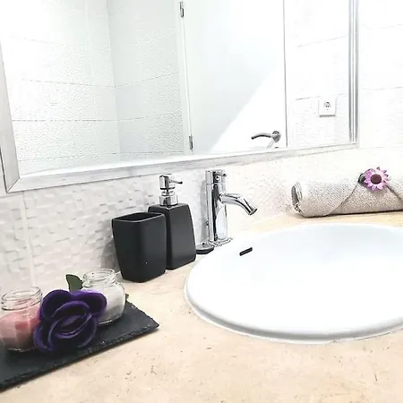 Apartamento Spot Com Piscinas Exteriores E Interior!