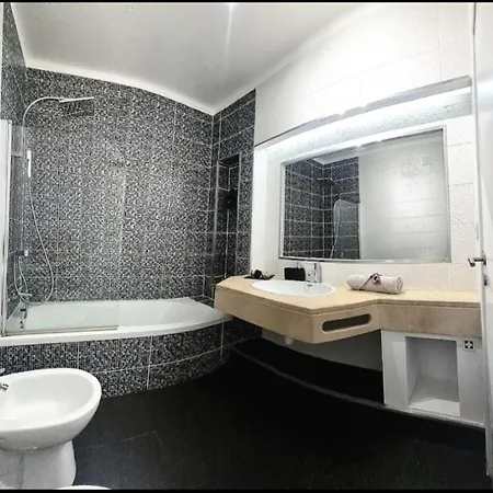 Spot Com Piscinas Exteriores E Interior! Albufeira